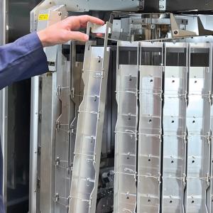 Q-SUN Xe-8 Specimen Mounting